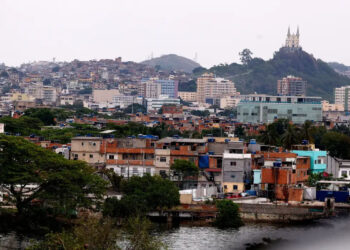 Justiça mantém prisão de casal com arsenal destinado ao tráfico no Rio