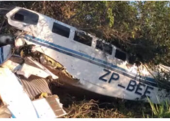 Queda de avião com milhões no Paraguai termina em saque e morte