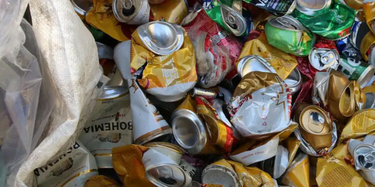 Cooperativa de catadores é alvo de despejo após 37 anos em SP