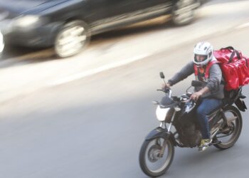 Senacon fiscaliza preços nos aplicativos de transporte e delivery