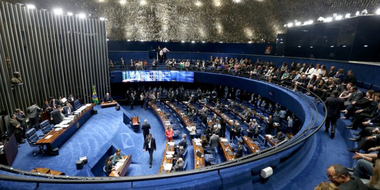 Senado aprova PL que reconhece estágio como experiência profissional