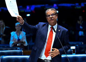 Senador Nelsinho Trad (PSD-MS) em pronunciamento à bancada.