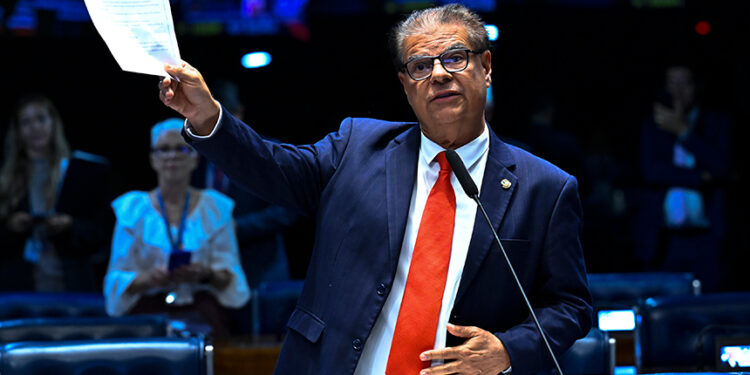 Senador Nelsinho Trad (PSD-MS) em pronunciamento à bancada.