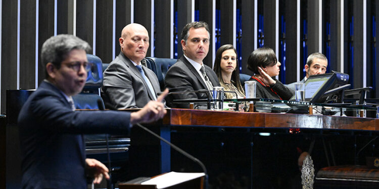 Sessão pelos 30 anos do UOL aponta jornalismo contra desinformação