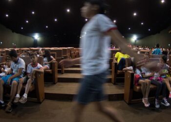 Sessões Azuis permitem inclusão do público TEA em eventos culturais