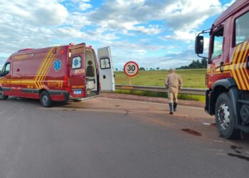 Piloto de moto fica ferido após queda em rotatória na MS-473