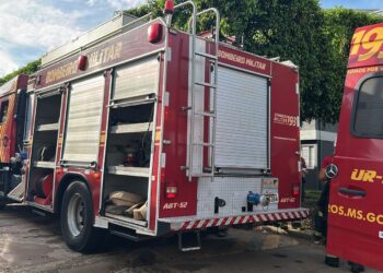 Incêndio em residência mobiliza Bombeiros em Campo Grande