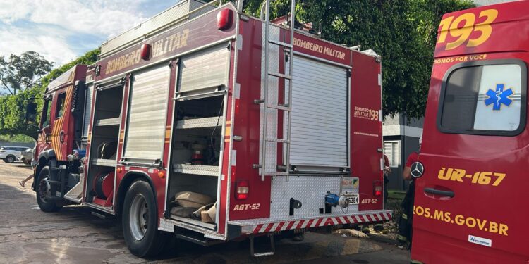 Incêndio em residência mobiliza Bombeiros em Campo Grande