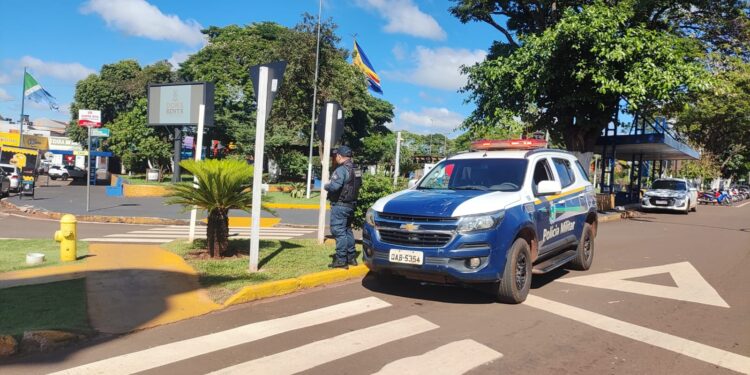 Acidente entre carro e moto deixa motociclista ferido em Ivinhema