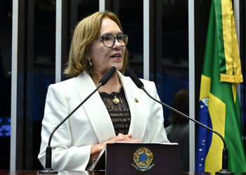 Em discurso, à tribuna, senadora Zenaide Maia (PSD-RN).