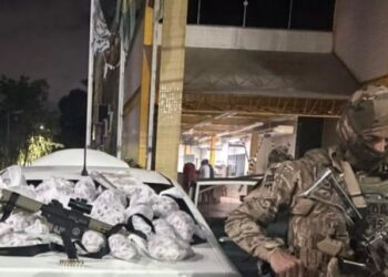 PRF é recebida a tiros ao interceptar arsenal de guerra na Baixada Fluminense