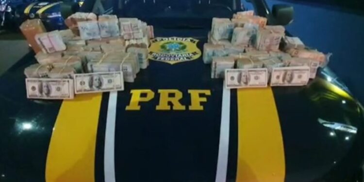 PRF apreende R$ 580 mil na BR-163 em Coxim (MS)