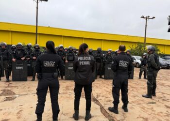 Operação Mute apreende 680 celulares em presídios no país