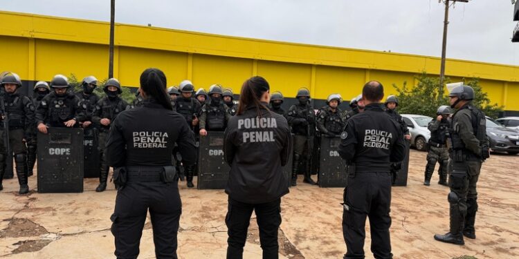 Operação Mute apreende 680 celulares em presídios no país