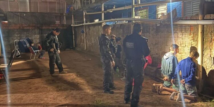 Operação da Polícia Civil prende quatro por tráfico de drogas em Jardim