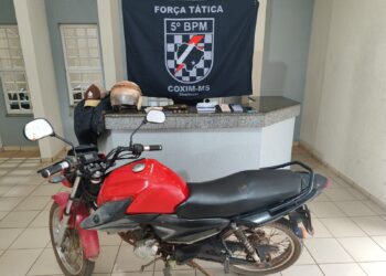Polícia Militar recupera motocicleta e prende dois homens por tráfico e receptação em Coxim