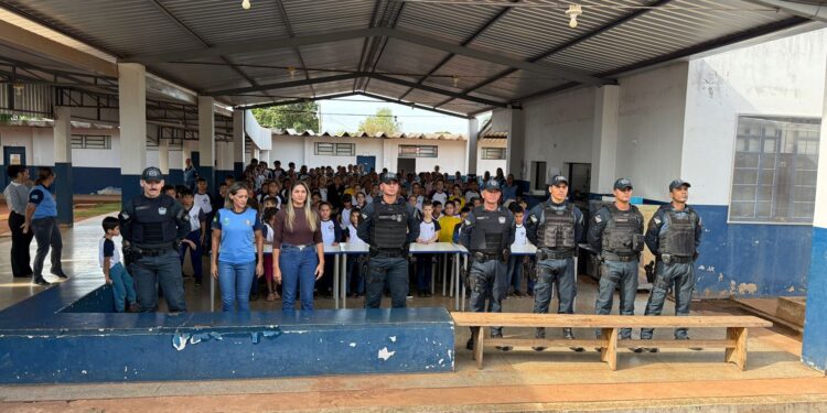 Polícia Militar realiza palestra educativa durante a Operação Caminhos Seguros em Rio Verde de MT/MS