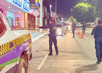 OPERAÇÃO PRODETOP: Polícia Militar realiza blitz com foco no combate ao roubo e furto de veículos em Coxim