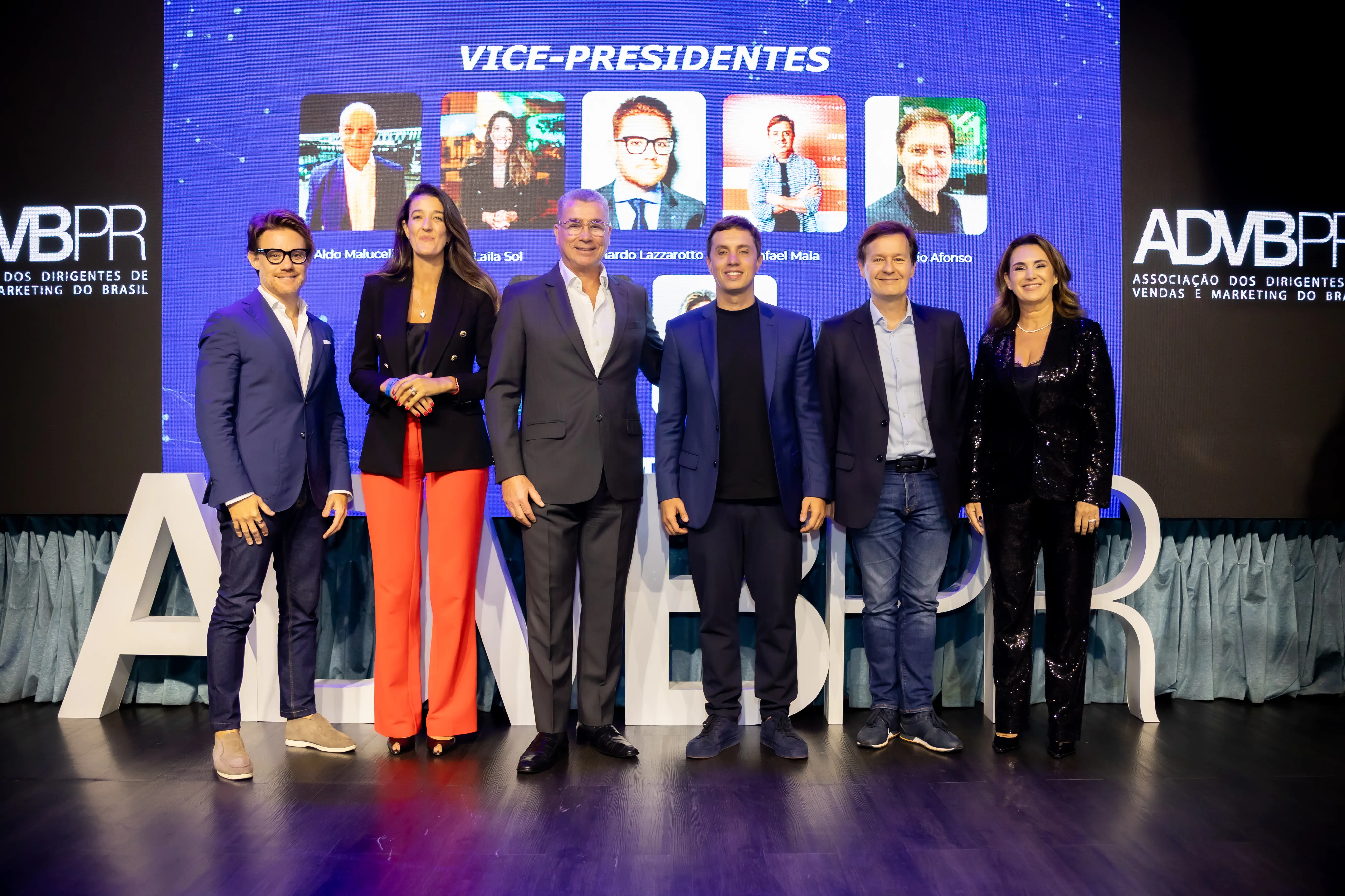 Vice-presidentes da atual gestão da ADVB/PR reunidos durante evento que marcou o início do ciclo 2026–2027 da entidade.