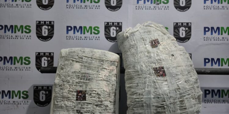 Polícia Militar e PRF no Posto Lampião Aceso: Mulher de 26 anos é presa por tráfico de drogas em ônibus