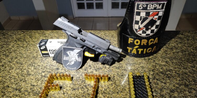 Polícia Militar apreende pistola e munições após abordagem a motociclista em Coxim