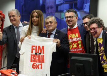 Comissão Especial da Câmara aprova PEC que acaba com escala 6X1
