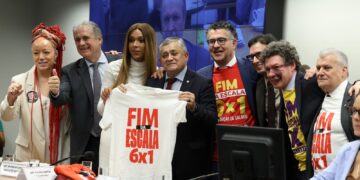 Comissão Especial da Câmara aprova PEC que acaba com escala 6X1