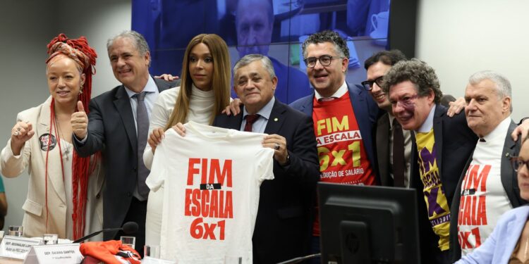 Comissão Especial da Câmara aprova PEC que acaba com escala 6X1