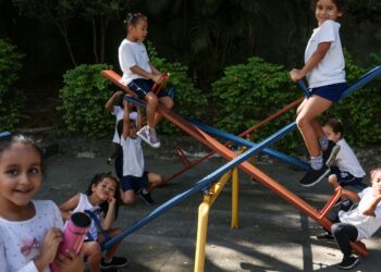 Uso excessivo de telas prejudica criatividade nas brincadeiras