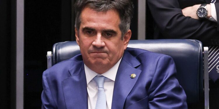 Advogado de Ciro Nogueira define relação com Vorcaro como natural