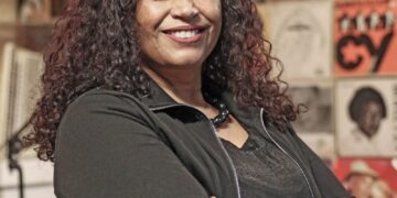 Beatriz Arcoverde, da EBC, vence categoria do Prêmio Mulheres Raras