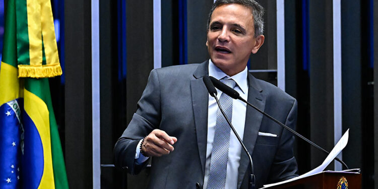 Em discurso, à tribuna,  senador Marcio Bittar (PL-AC).