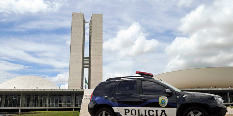 A Secretaria de Polícia do Senado Federal dispõe de recursos humanos e materiais indispensáveis ao bom andamento e à ordem dos trabalhos legislativos desempenhados pelos senadores, bem como atuação na prevenção e repressão de ilícitos que porventura sejam cometidos nos próprios do Senado Federal, ou contra seus membros, no exercício de suas funções.