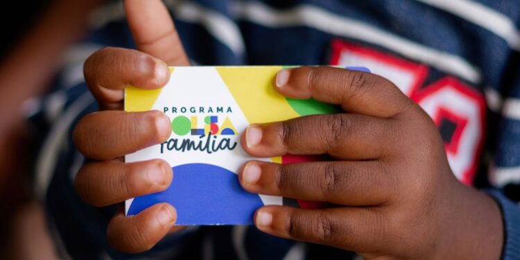 Cinco milhões de famílias deixaram o Bolsa Família ao melhorar renda