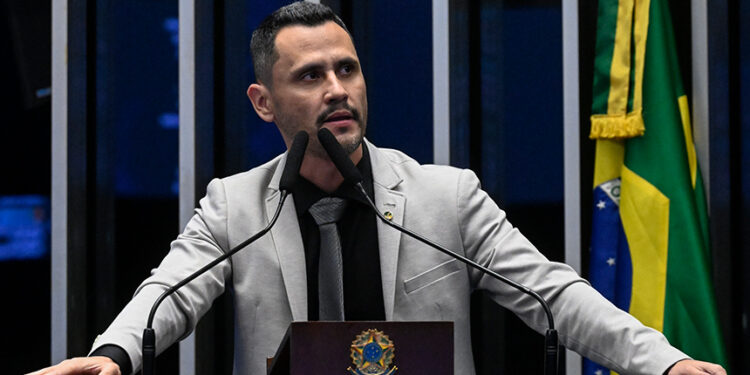 Em discurso, à tribuna, senador Cleitinho (Republicanos-MG).