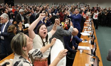 Brasília – DF- 27/05/2026 – Reunião da Comissão Especial da Câmara sobre o Fim da Escala 6x1 para votar o relatório final da proposta de emenda à Constituição (PEC 221/2019) que reduz a jornada de trabalho a 36 horas semanais em 10 anos. O relator do texto é o deputado Leo Prates (Republicanos-BA). Foto: Lula Marques/Agência Brasil