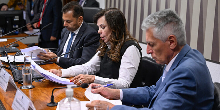 Comissão aprova reajuste do piso salarial dos professores da educação básica