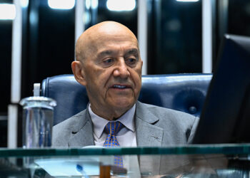 2º secretário da Mesa do Senado Federal, senador Confúcio Moura (MDB-RO) conduz sessão.