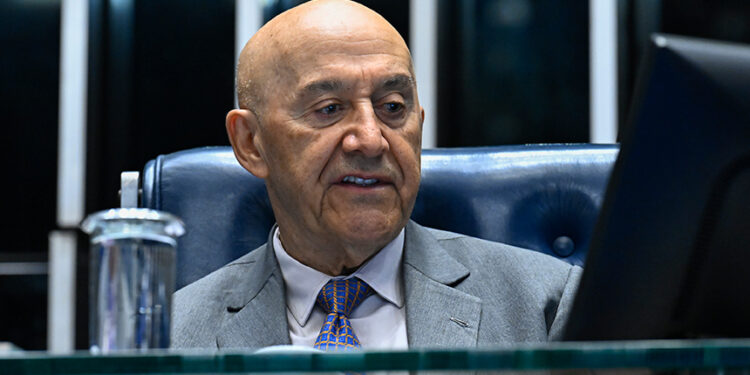 2º secretário da Mesa do Senado Federal, senador Confúcio Moura (MDB-RO) conduz sessão.
