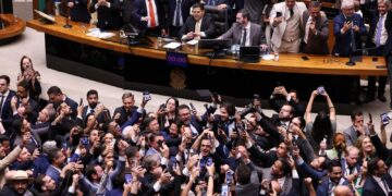 Congresso derruba parte de veto do presidente Lula ao PL da Dosimetria
