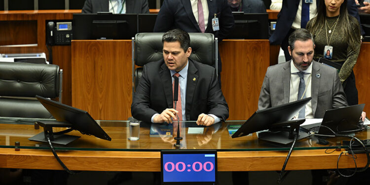 Congresso deve analisar em junho veto ligado ao setor elétrico, diz Davi