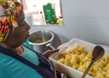 Cozinha Solidária quer formar mil cozinheiras em todo o Brasil