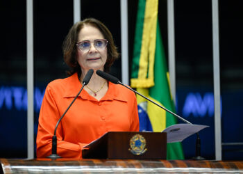 Em discurso, à tribuna, senadora Damares Alves (Republicanos-DF).