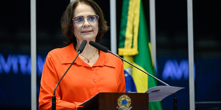 Em discurso, à tribuna, senadora Damares Alves (Republicanos-DF).