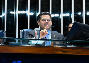 Davi adia votação de projetos sobre filantrópicas e indenização a dano moral
