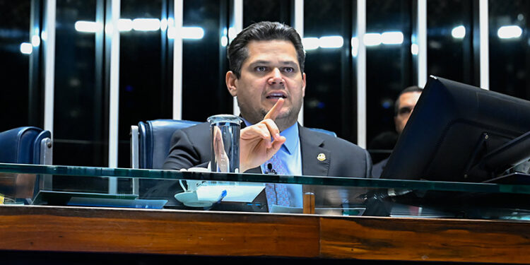 Davi adia votação de projetos sobre filantrópicas e indenização a dano moral