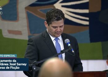 Em lançamento de coletânea, Davi ressalta papel de Sarney como 'intérprete do Brasil'