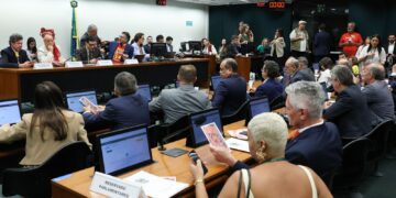 Escala 6x1: comissão especial se reúne para votar parecer do relator