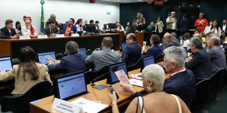 Escala 6x1: comissão especial se reúne para votar parecer do relator
