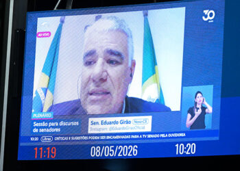 No painel, senador Eduardo Girão (Novo-CE) em pronunciamento via videoconferência.
